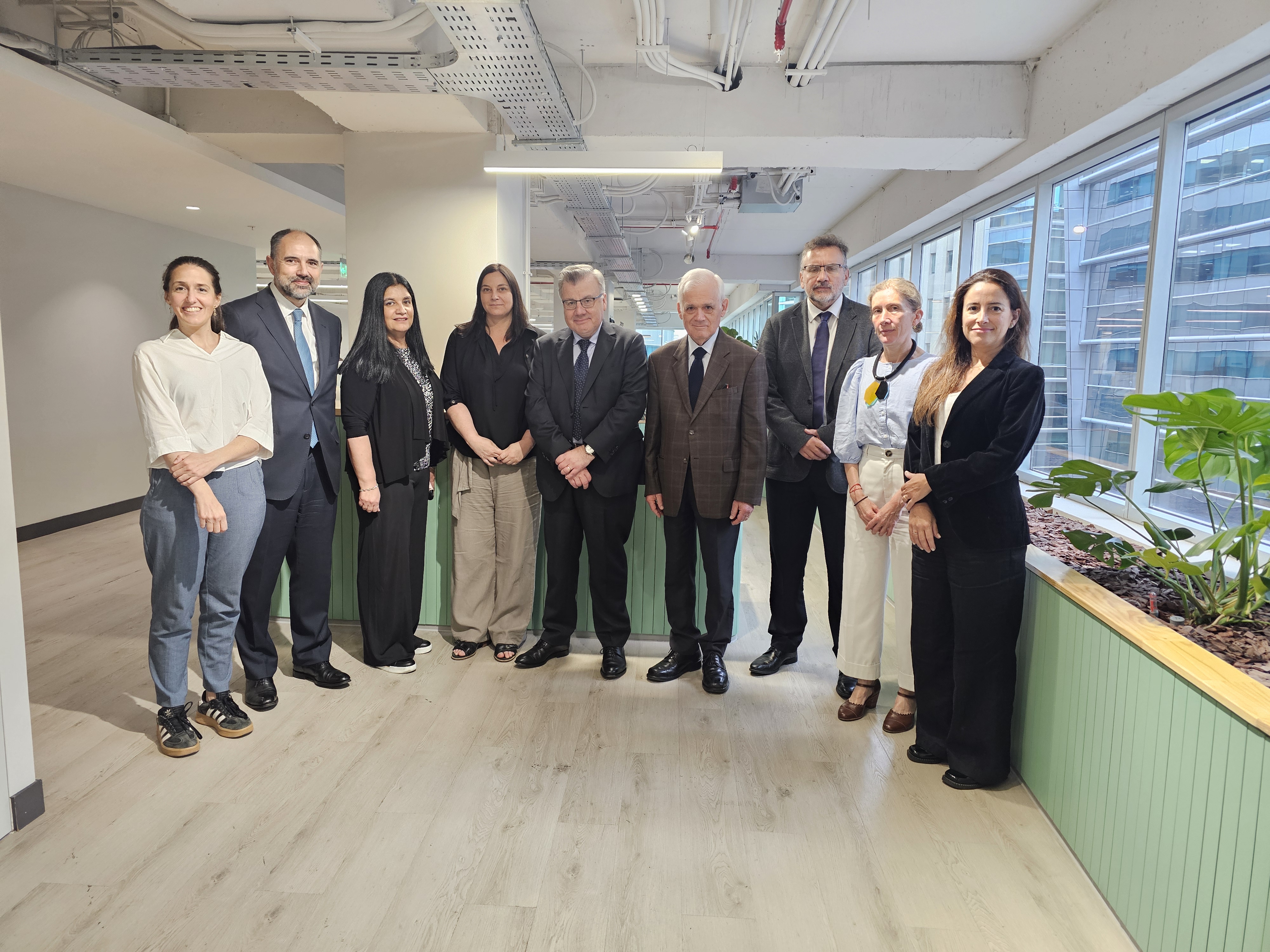 Superintendente de Pensiones visita oficinas del Fondo Autónomo 