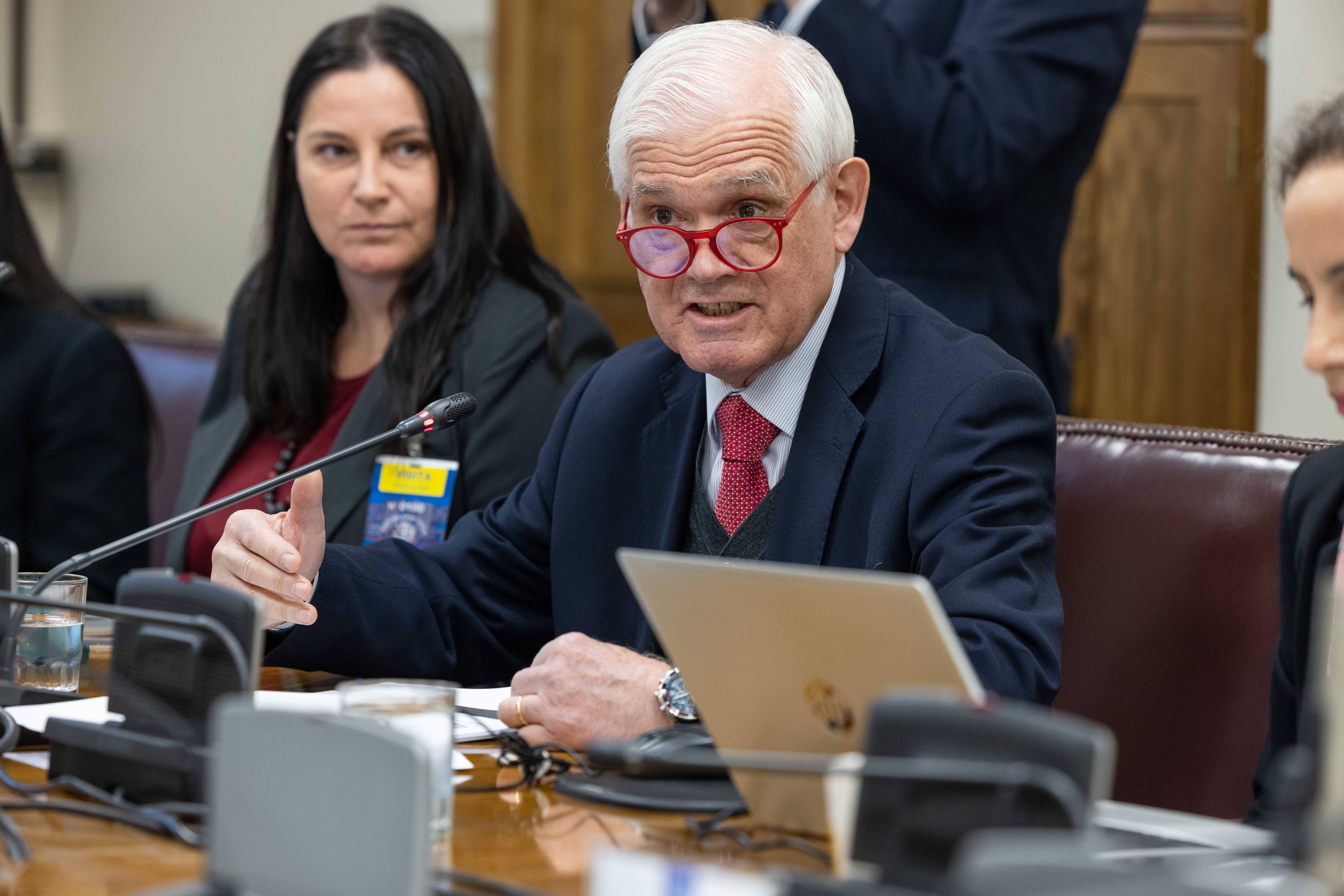 Enrique Marshall en Comisión de Hacienda Senado 