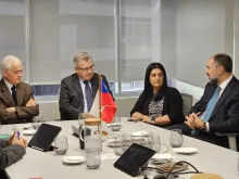 Superintendente de Pensiones visita oficinas del Fondo Autónomo 